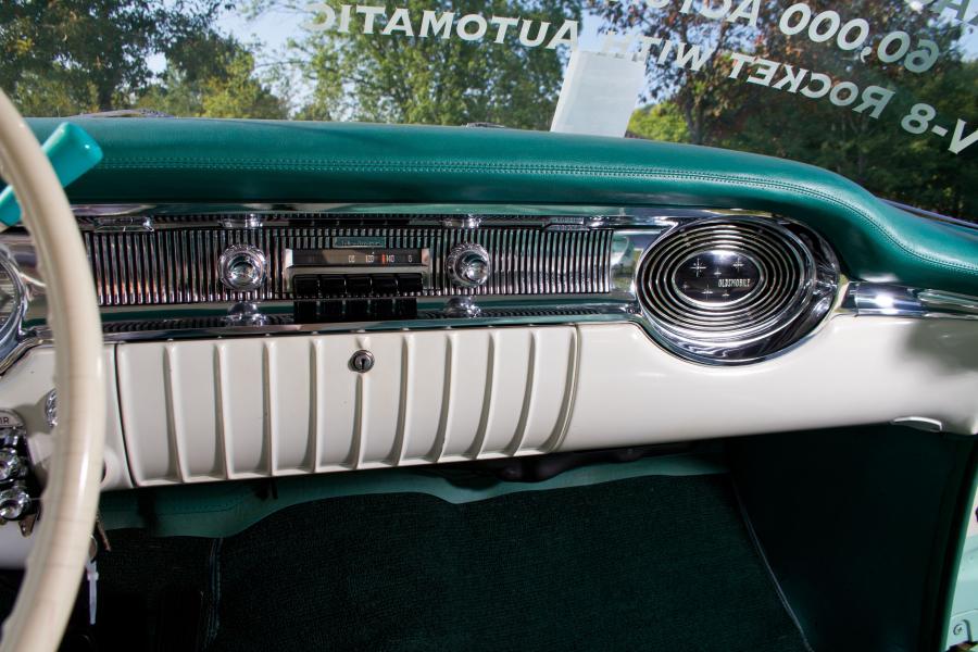  Oldsmobile 88 Holiday 2-Door Hardtop 1956 года  (фото 11 из 20)
